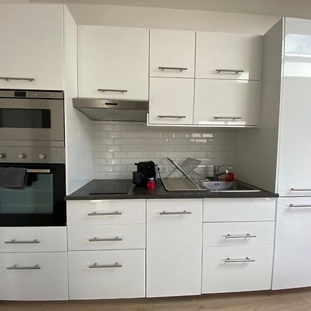 Appartement Paisible Proche Centre Ville Bron Exterior foto