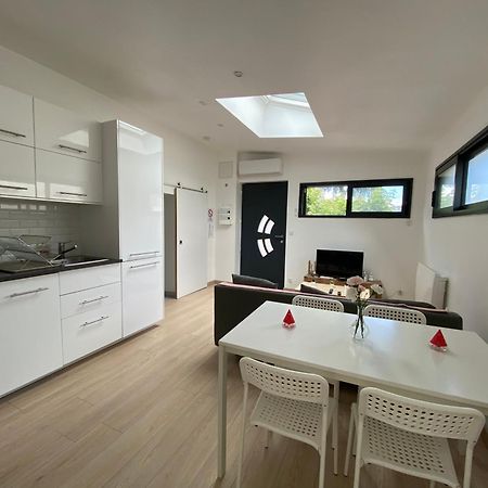 Appartement Paisible Proche Centre Ville Bron Exterior foto